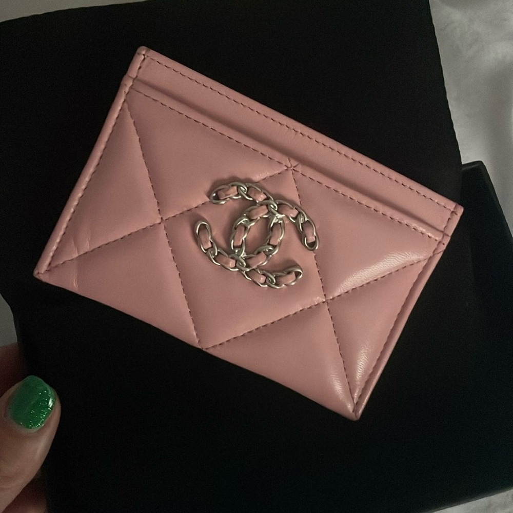 Chanel 19 card holder